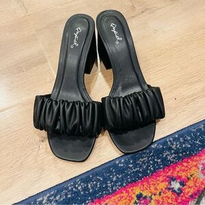 EUC ANGL Qupid Black Wave Block Heel 7